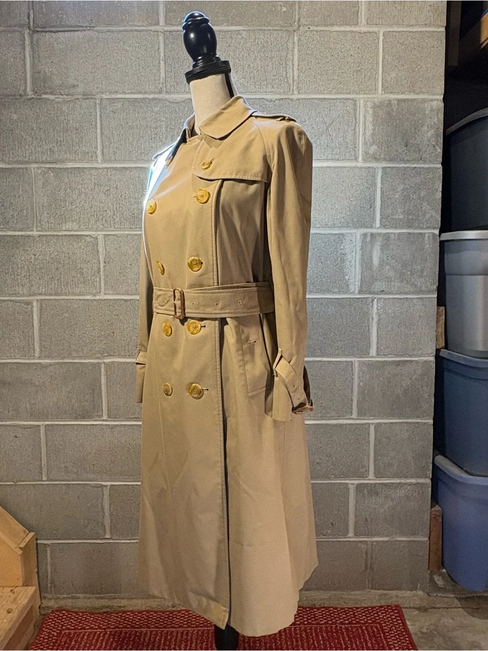 Burberry trench coat. - Picture 4 of 14